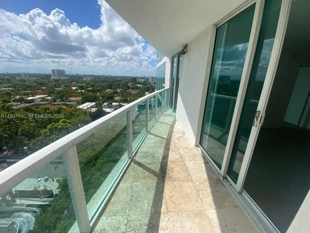 1 bedroom 1 bath Residential for sale at 2101 Brickell Ave # 1211, Miami FL 33129