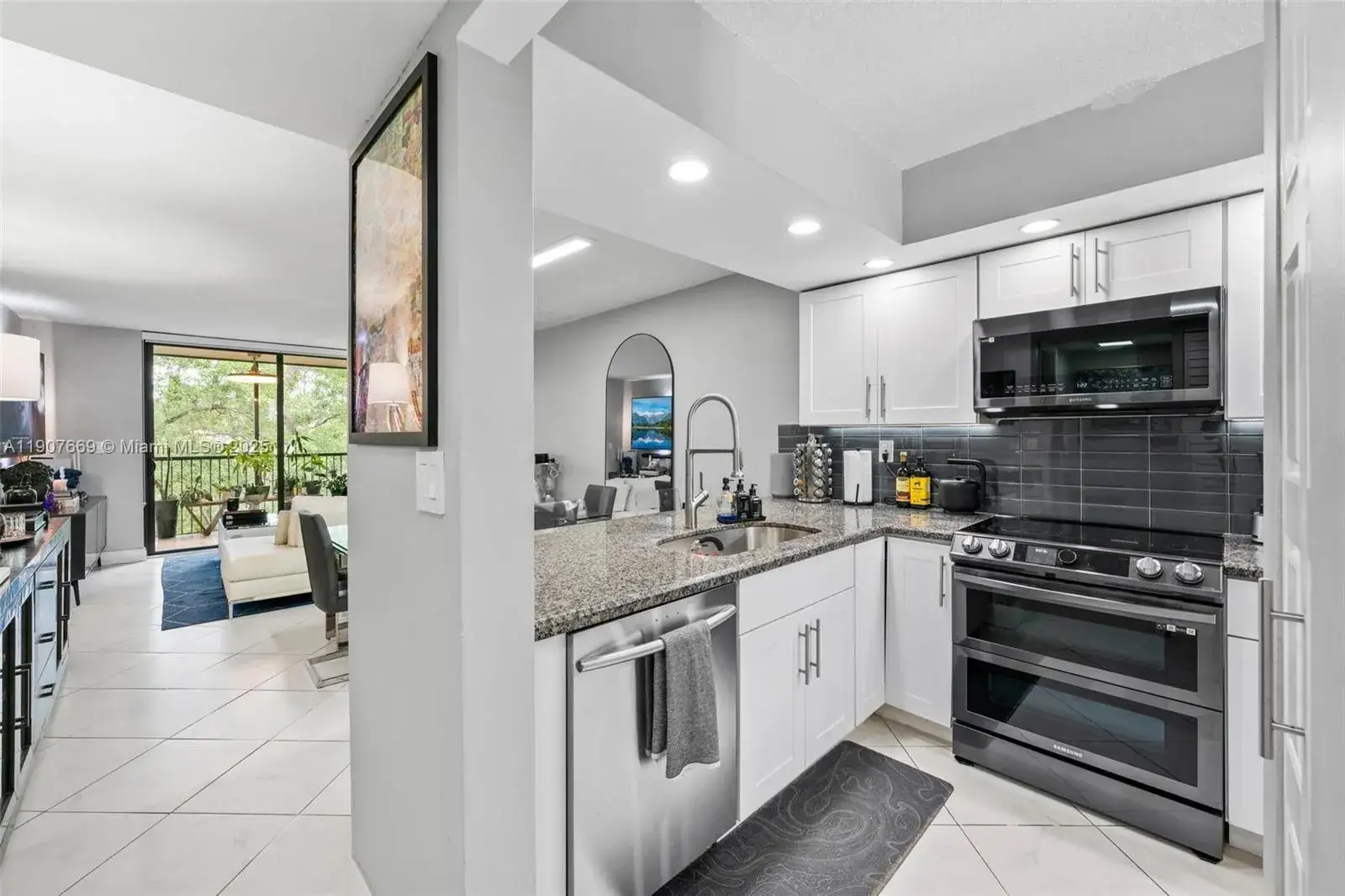 2 bedroom 2 bath Residential for sale at 6800 Cypress Rd # 513, Plantation FL 33317