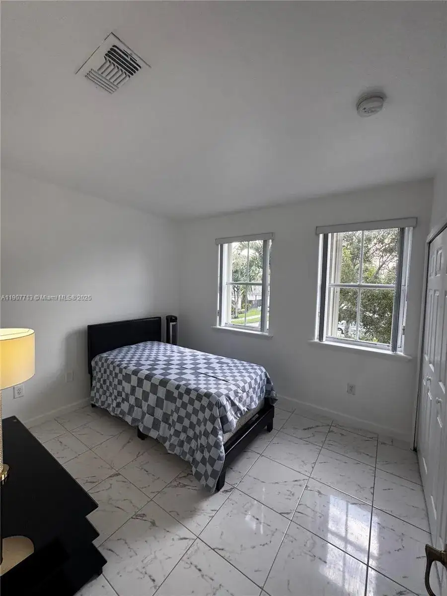 1 bedroom 1 bath Residential Lease for rent at 4887 NW 108th ct, Doral FL 33178