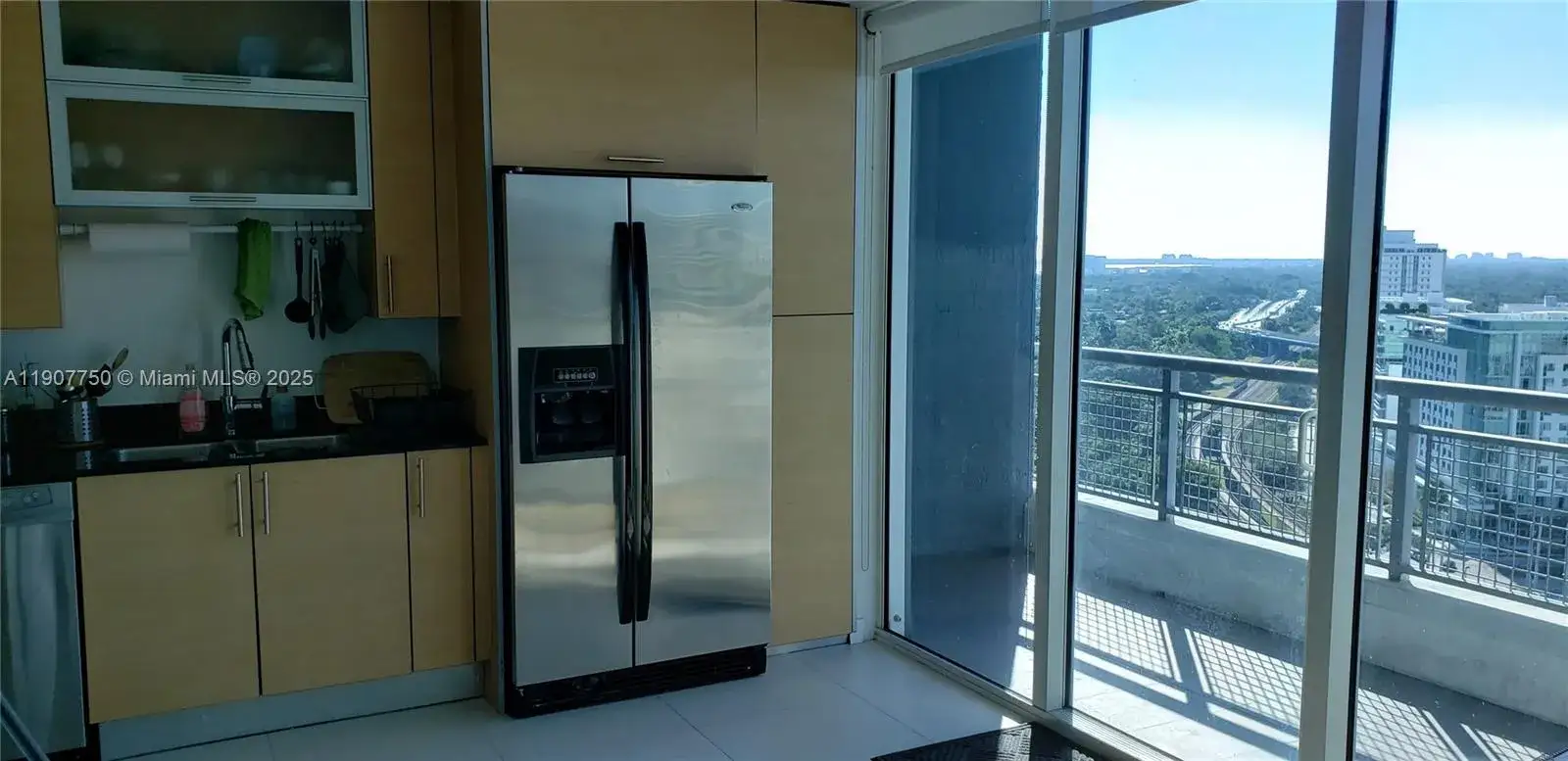 1 bedroom 1 bath Residential Lease for rent at 60 SW 13th St # 1621, Miami FL 33130