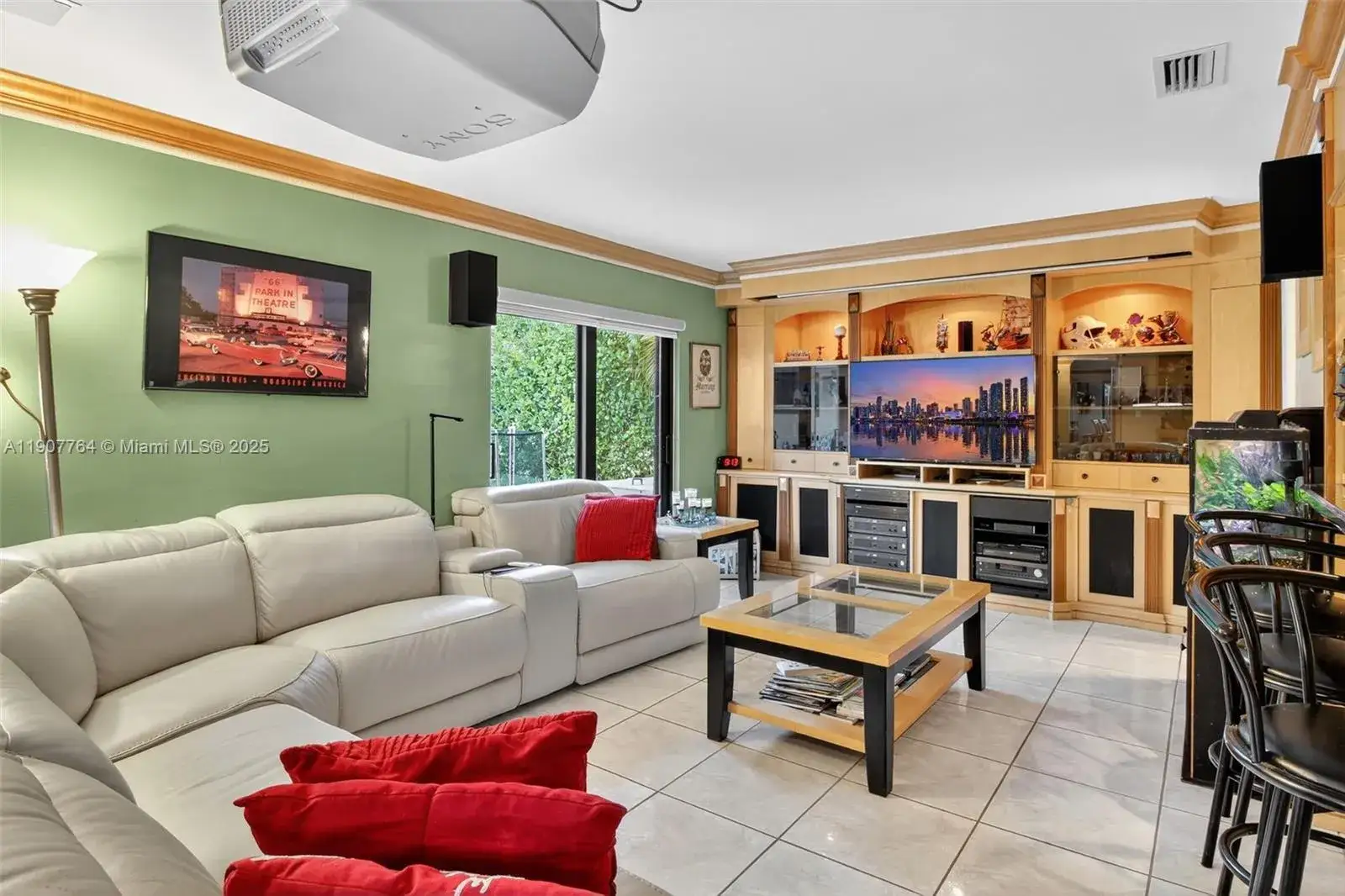 4 bedroom 3 bath Residential for sale at 15010 Dunbarton Pl, Miami Lakes FL 33016