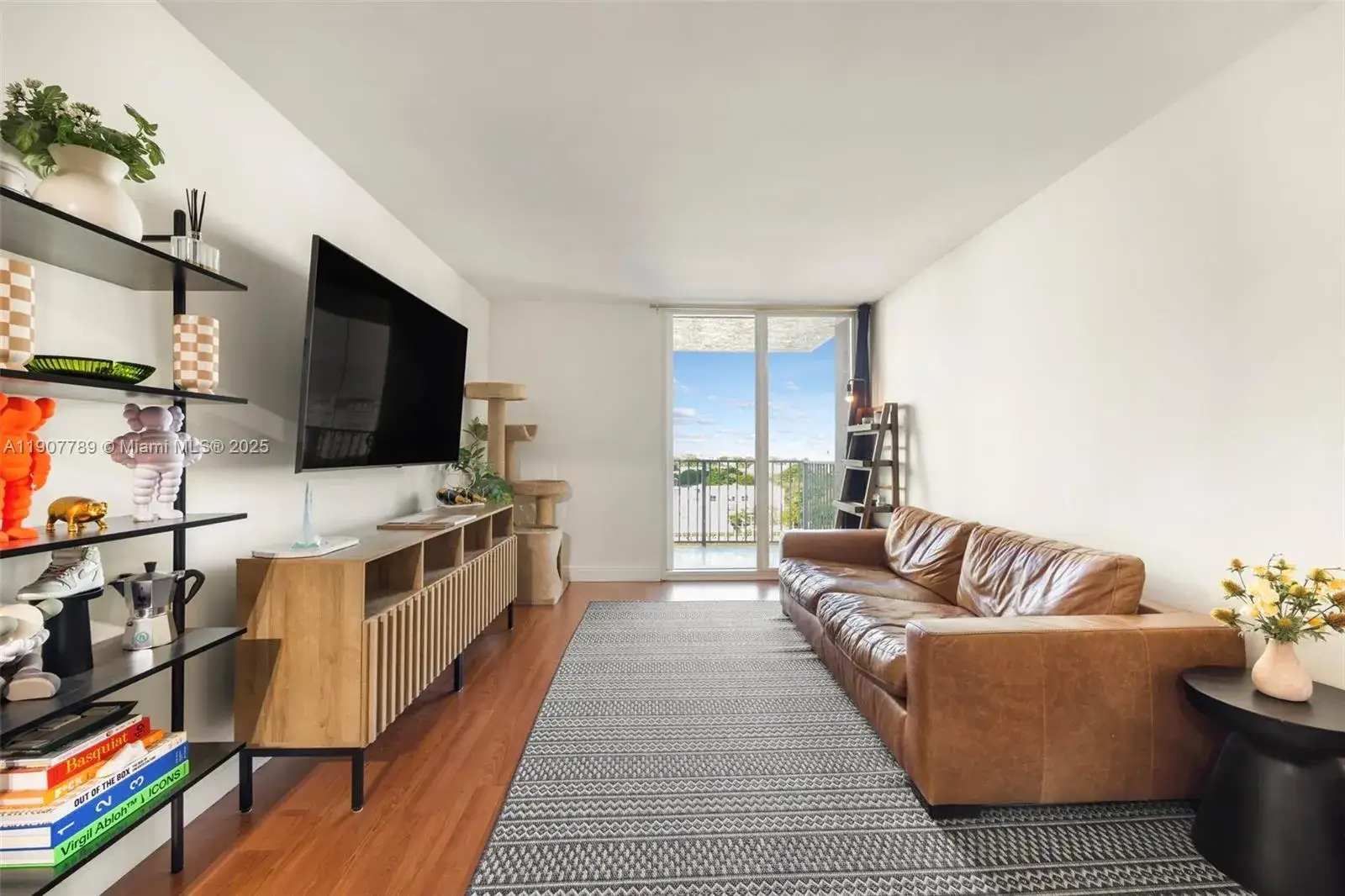 2 bedroom 2 bath Residential for sale at 850 N Miami Ave # 906, Miami FL 33136