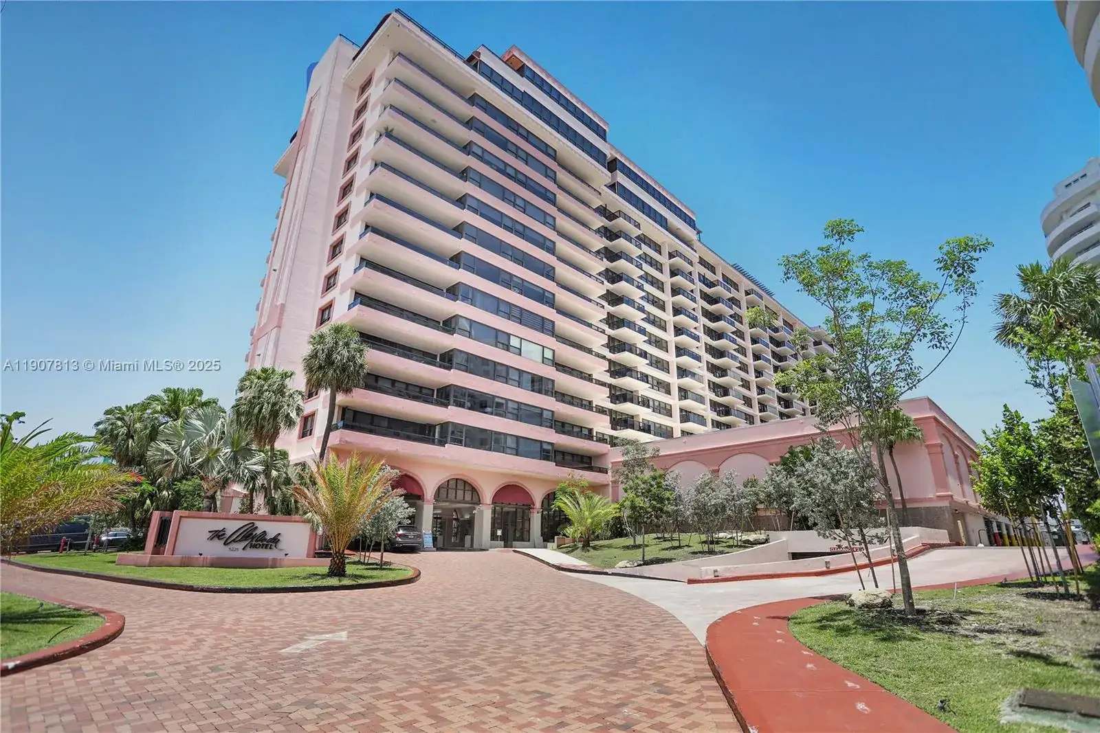 2 bedroom 2 bath Residential for sale at 5225 Collins Ave # 1216, Miami Beach FL 33140