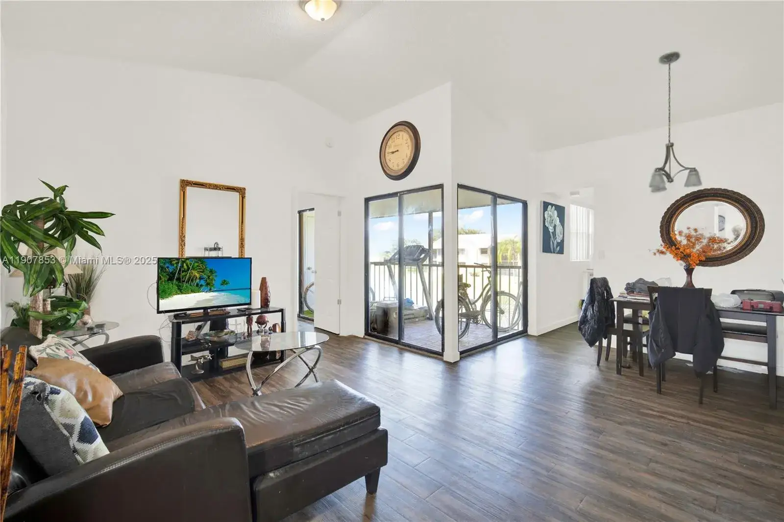 2 bedroom 1 bath Residential for sale at 960 N Franklin Ave # 960I, Homestead FL 33034