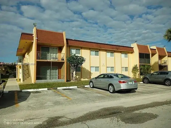 2 bedroom 2 bath Residential for sale at 2952 NW 55th Ave # 2D, Lauderhill FL 33313