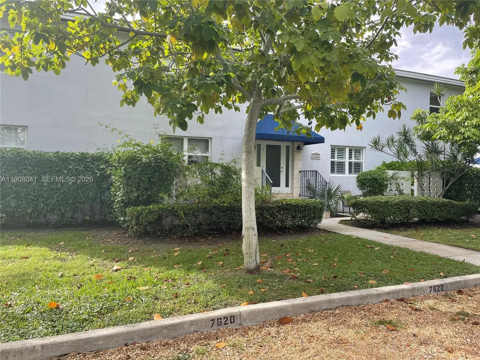 2 bedroom 1 bath Residential for sale at 7620 SW 54th Ct # 19C, Miami FL 33143