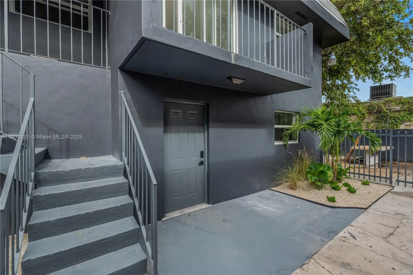2 bedroom 1 bath Residential Lease for rent at 421 SW 9th St # 3, Miami FL 33130