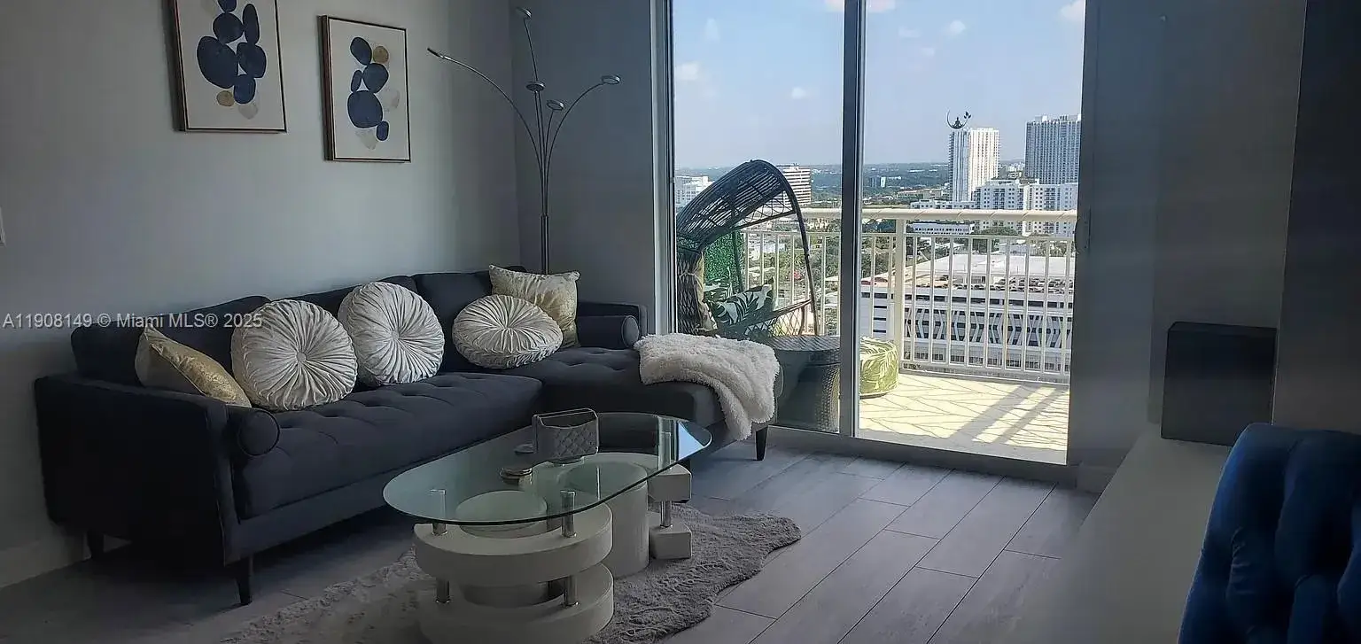 2 bedroom 2 bath Residential Lease for rent at 275 NE 18th St # 10, Miami FL 33132