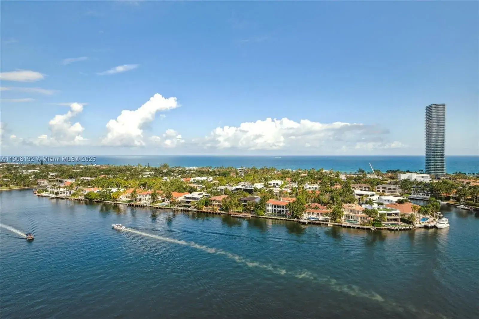 2 bedroom 2 bath Residential for sale at 19707 Turnberry Way # 20H, Aventura FL 33180