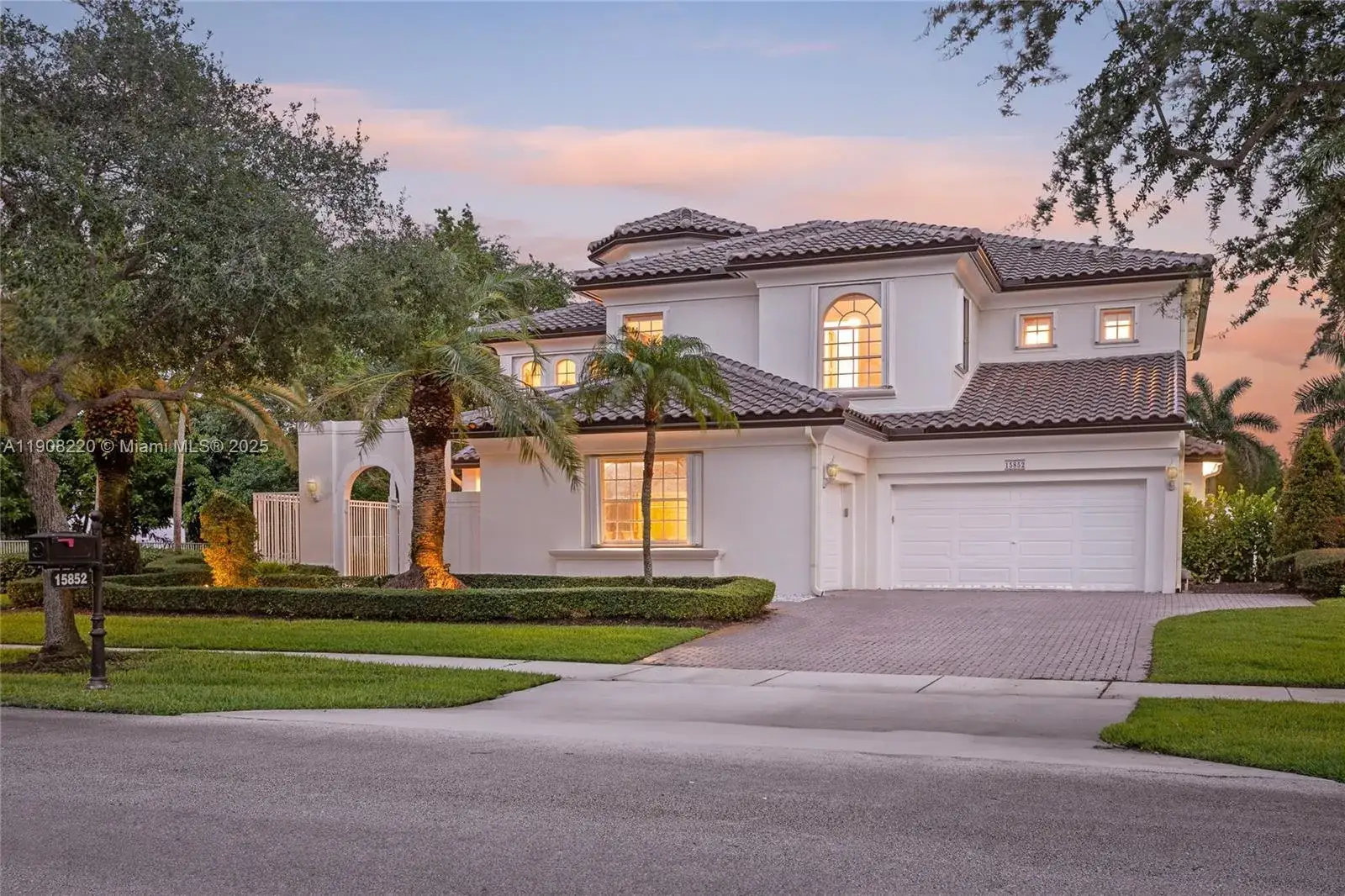 5 bedroom 4 bath Residential for sale at 15852 SW 15th St, Davie FL 33326