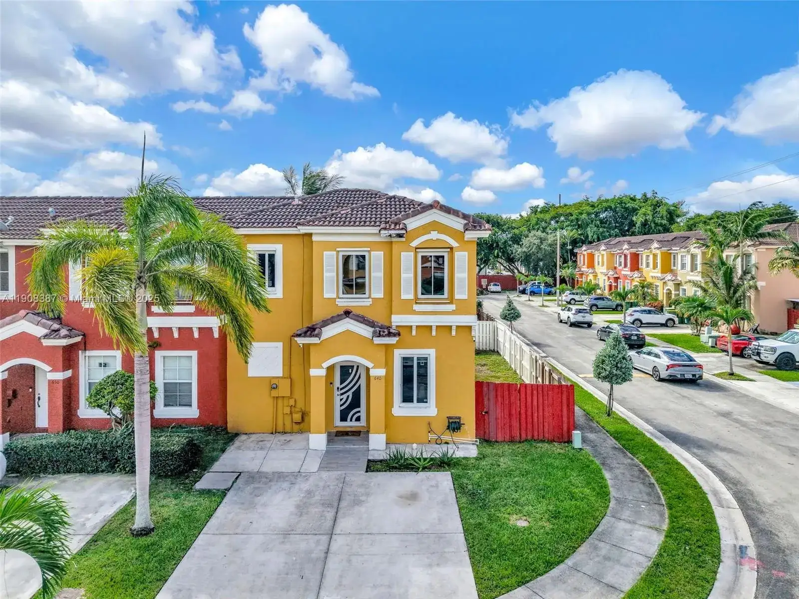 3 bedroom 3 bath Residential for sale at 640 SE 1st St, Homestead FL 33030