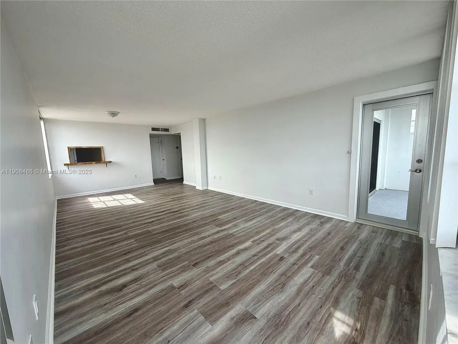 1 bedroom 1 bath Residential Lease for rent at 8000 Harding Ave # 5C, Miami Beach FL 33141