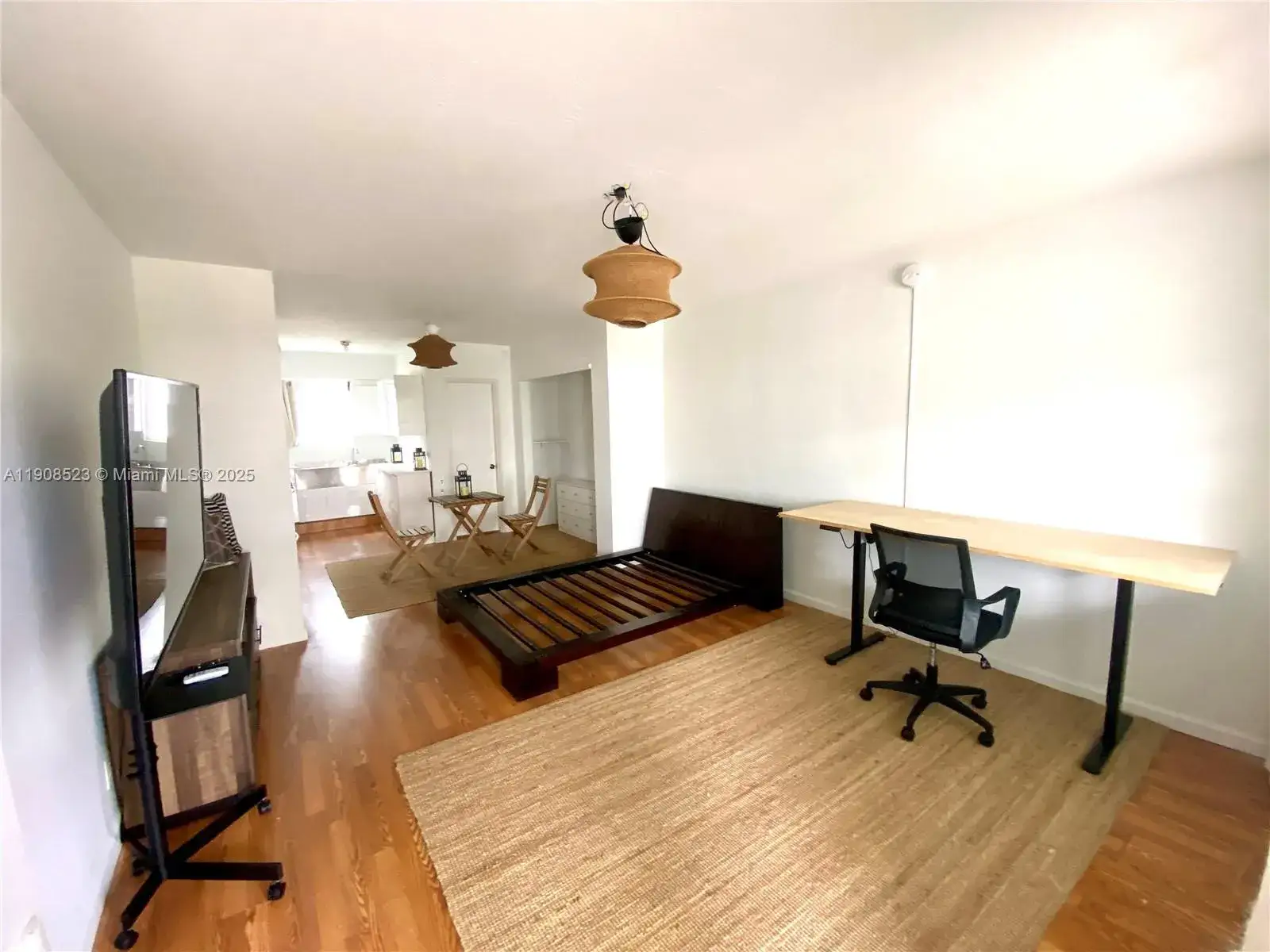 1 bath Residential Lease for rent at 158 Ocean Dr # 306, Miami Beach FL 33139