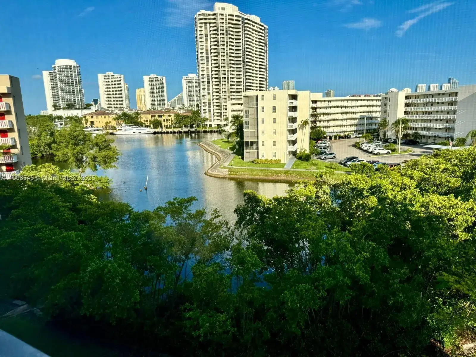 1 bedroom 1 bath Residential for sale at 2930 Point East Dr # E512, Aventura FL 33160