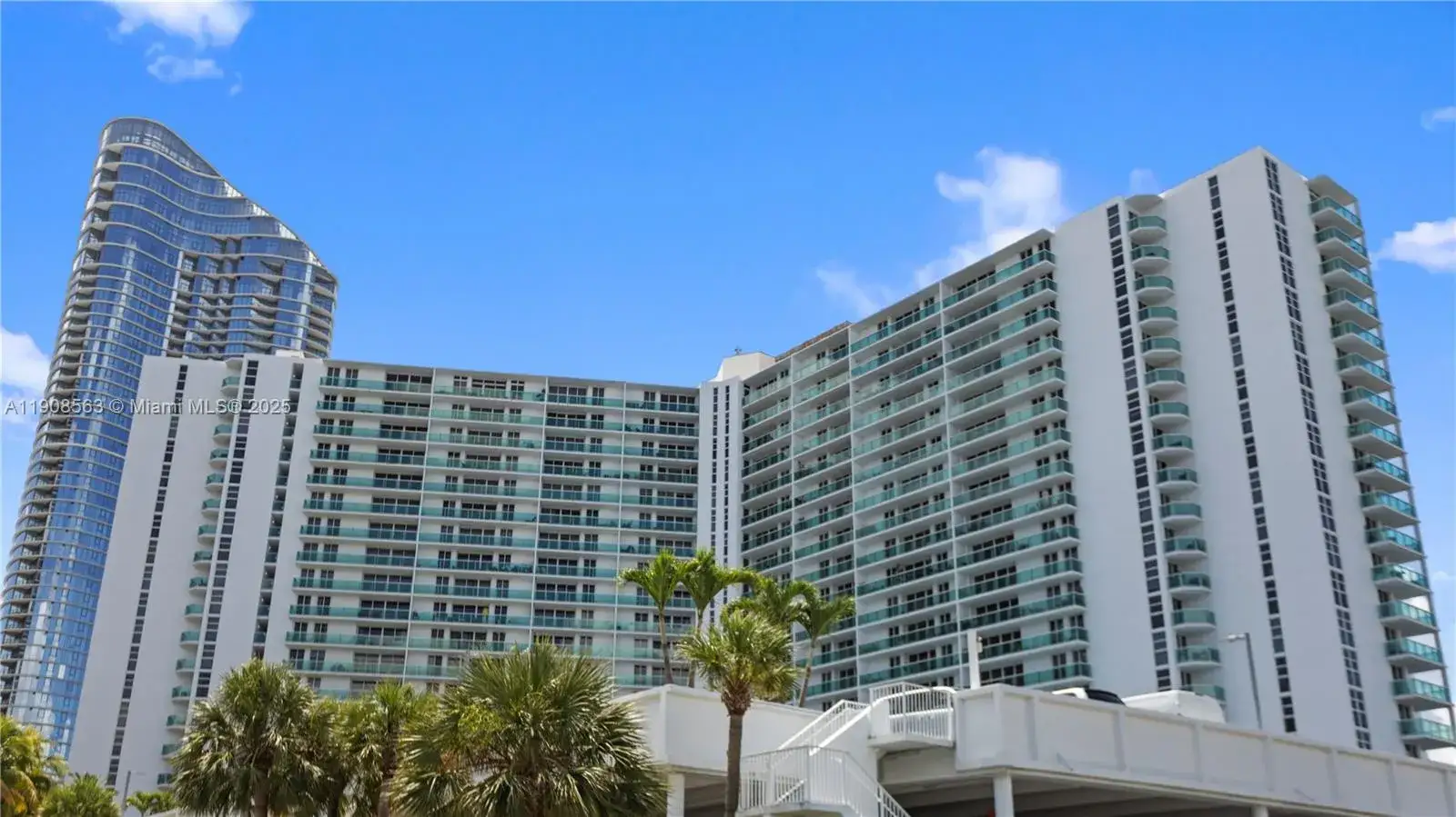 2 bedroom 2 bath Residential for sale at 100 Bayview Dr # 227, Sunny Isles Beach FL 33160