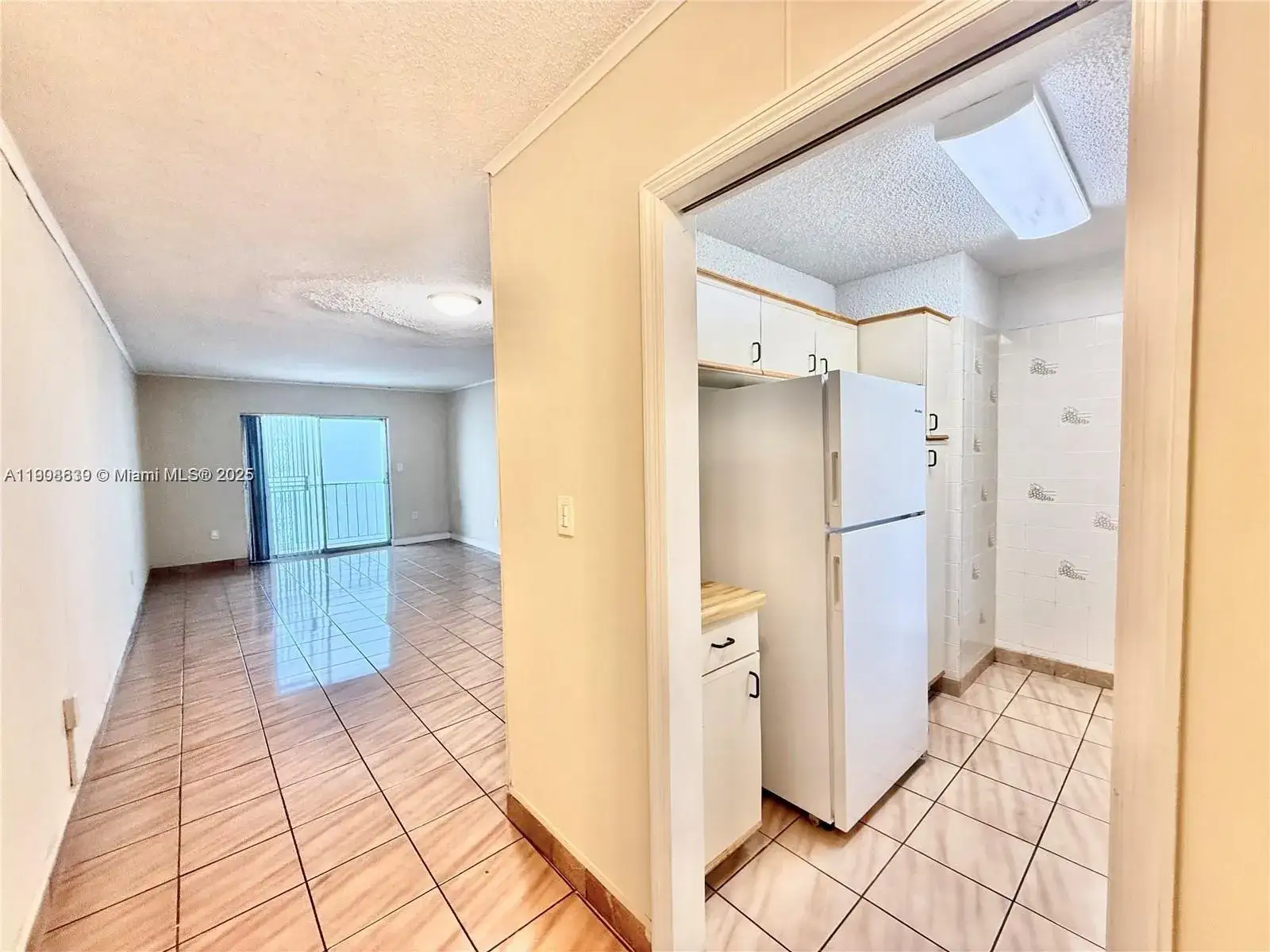 2 bedroom 1 bath Residential for sale at 424 SW 7th St # 404, Miami FL 33130