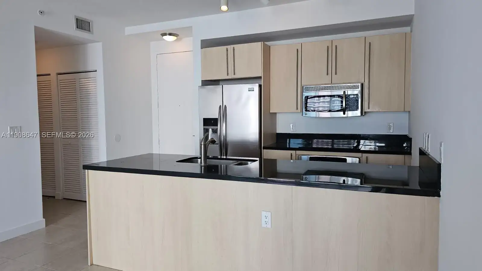 1 bedroom 1 bath Residential Lease for rent at 1111 SW 1st Ave, Miami FL 33130