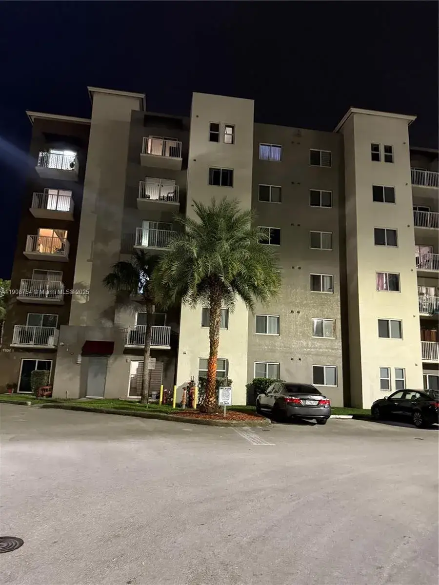 2 bedroom 2 bath Residential Lease for rent at 11060 SW 196th St # 607, Cutler Bay FL 33157