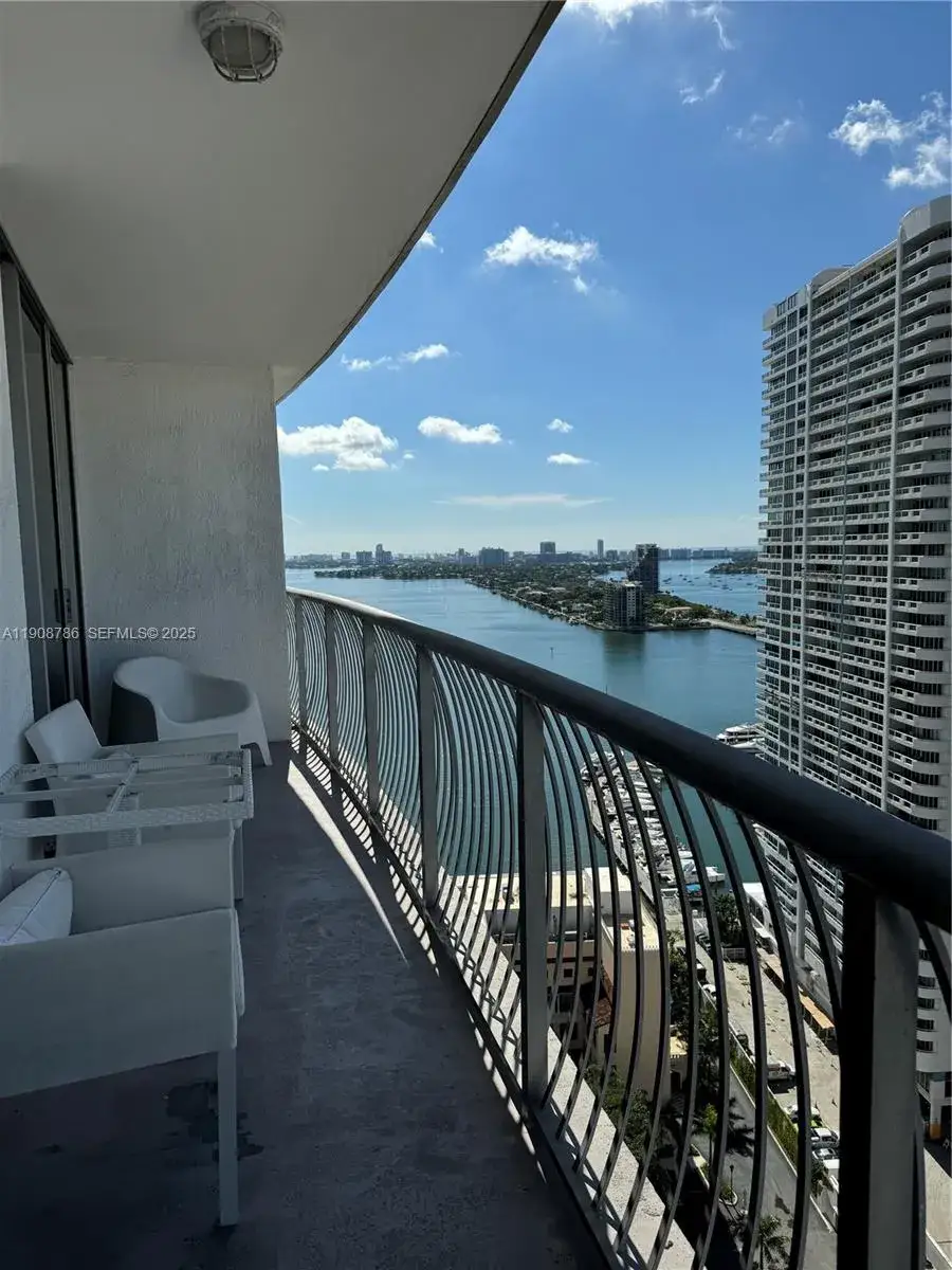 1 bedroom 1 bath Residential Lease for rent at 1750 N Bayshore Dr # 2706, Miami FL 33132