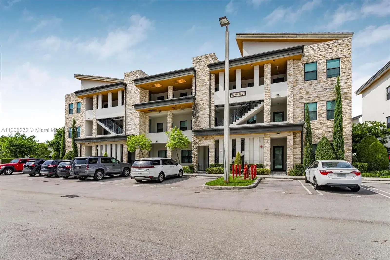 2 bedroom 2 bath Residential for sale at 7865 NW 104th Ave # 33, Doral FL 33178