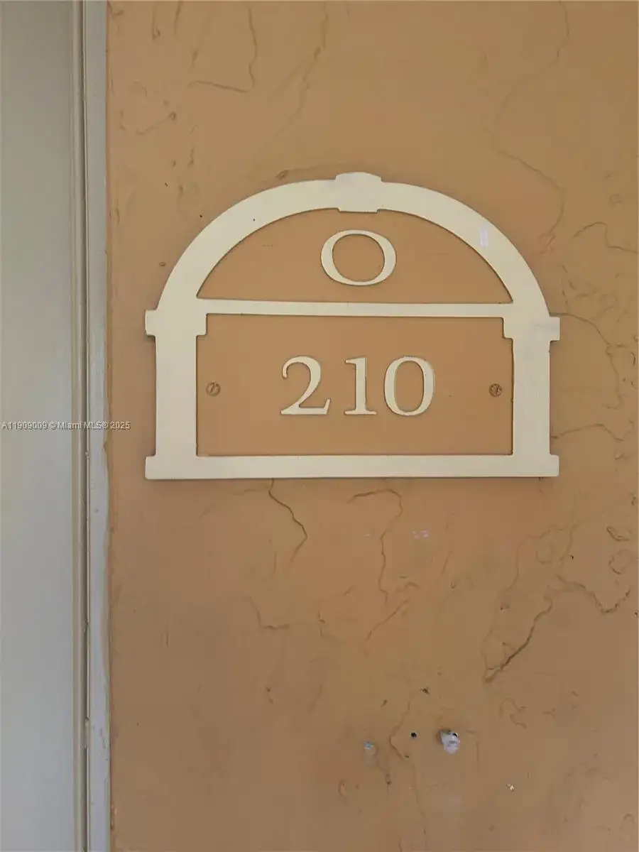2 bedroom 2 bath Residential Lease for rent at 17911 NW 68th Ave # O210, Hialeah FL 33015