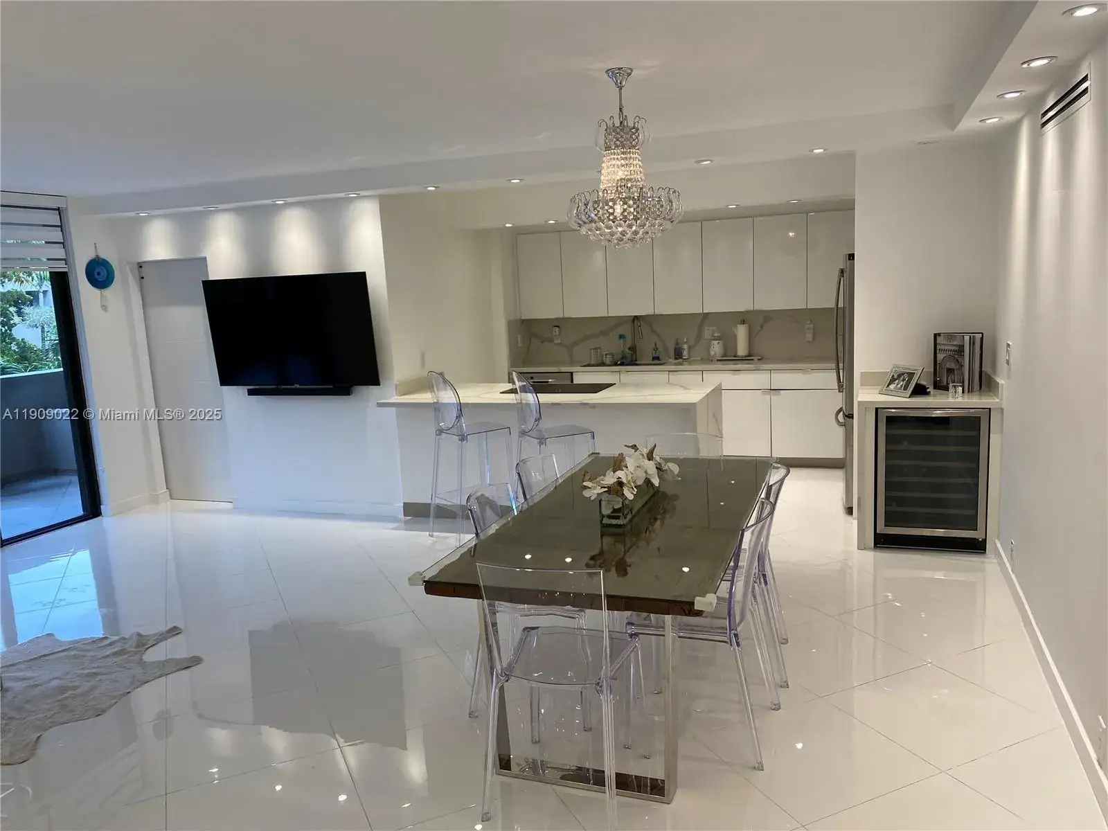 2 bedroom 2 bath Residential Lease for rent at 121 Crandon Blvd # 351, Key Biscayne FL 33149