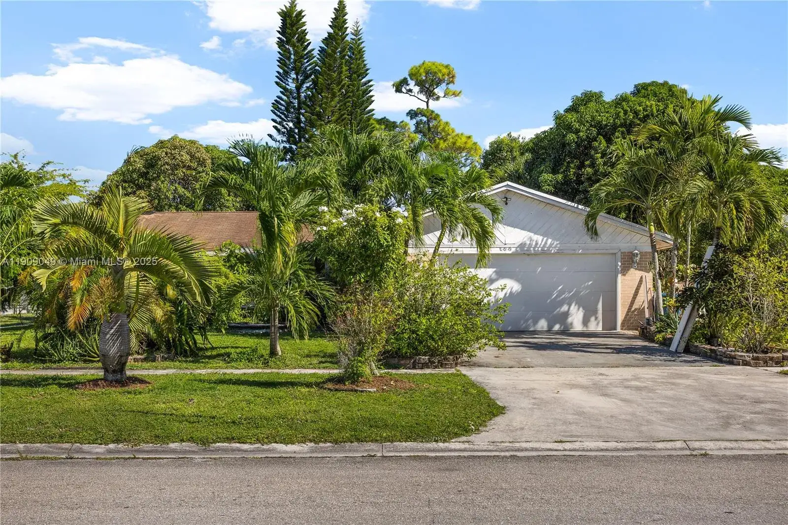 3 bedroom 2 bath Residential for sale at 100 N Park Rd N, Royal Palm Beach FL 33411