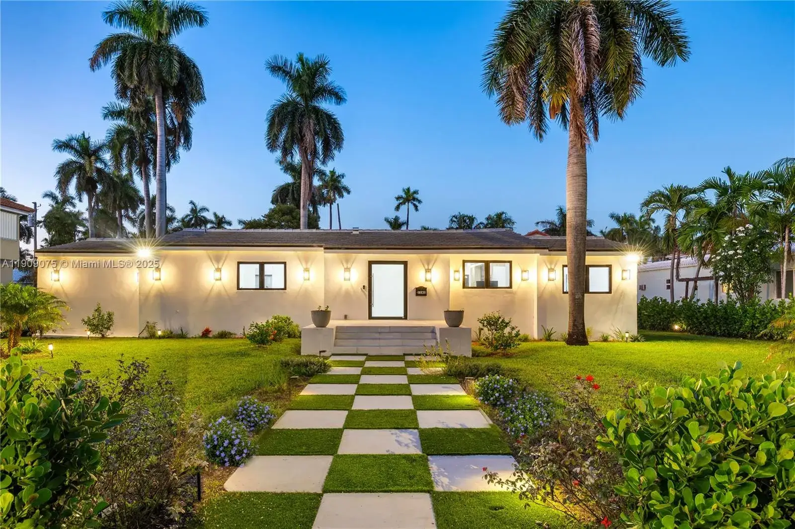 4 bedroom 4 bath Residential Lease for rent at 1141 Hollywood Blvd, Hollywood FL 33019