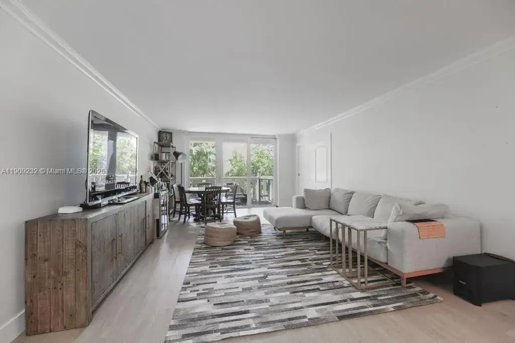 2 bedroom 2 bath Residential for sale at 1121 Crandon Blvd # D206, Key Biscayne FL 33149