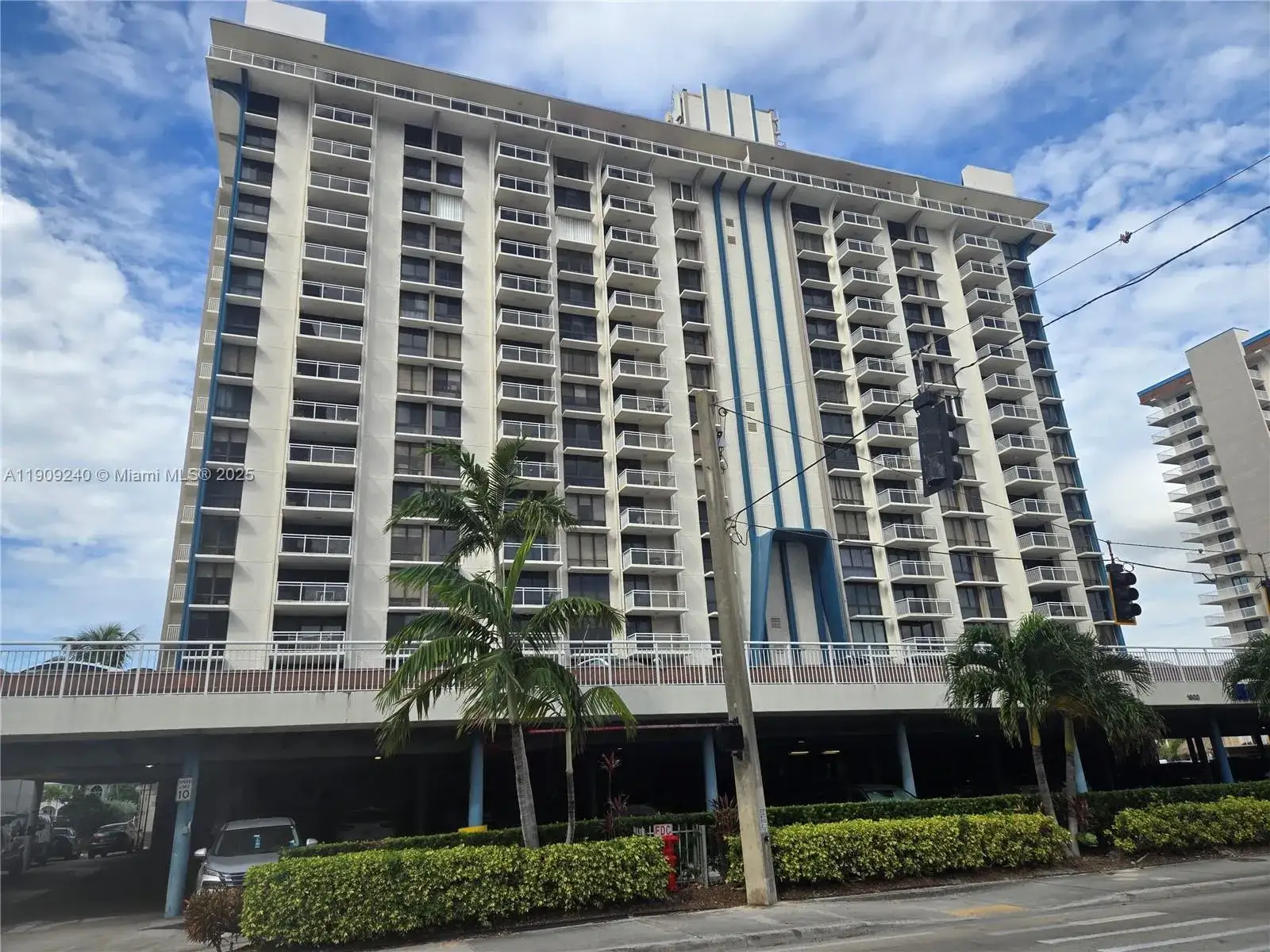 1 bedroom 1 bath Residential Lease for rent at 1600 S Ocean Dr # 4I, Hollywood FL 33019