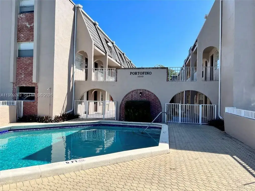 1 bedroom 1 bath Residential for sale at 1100 SE 4th Ave # 10, Deerfield Beach FL 33441