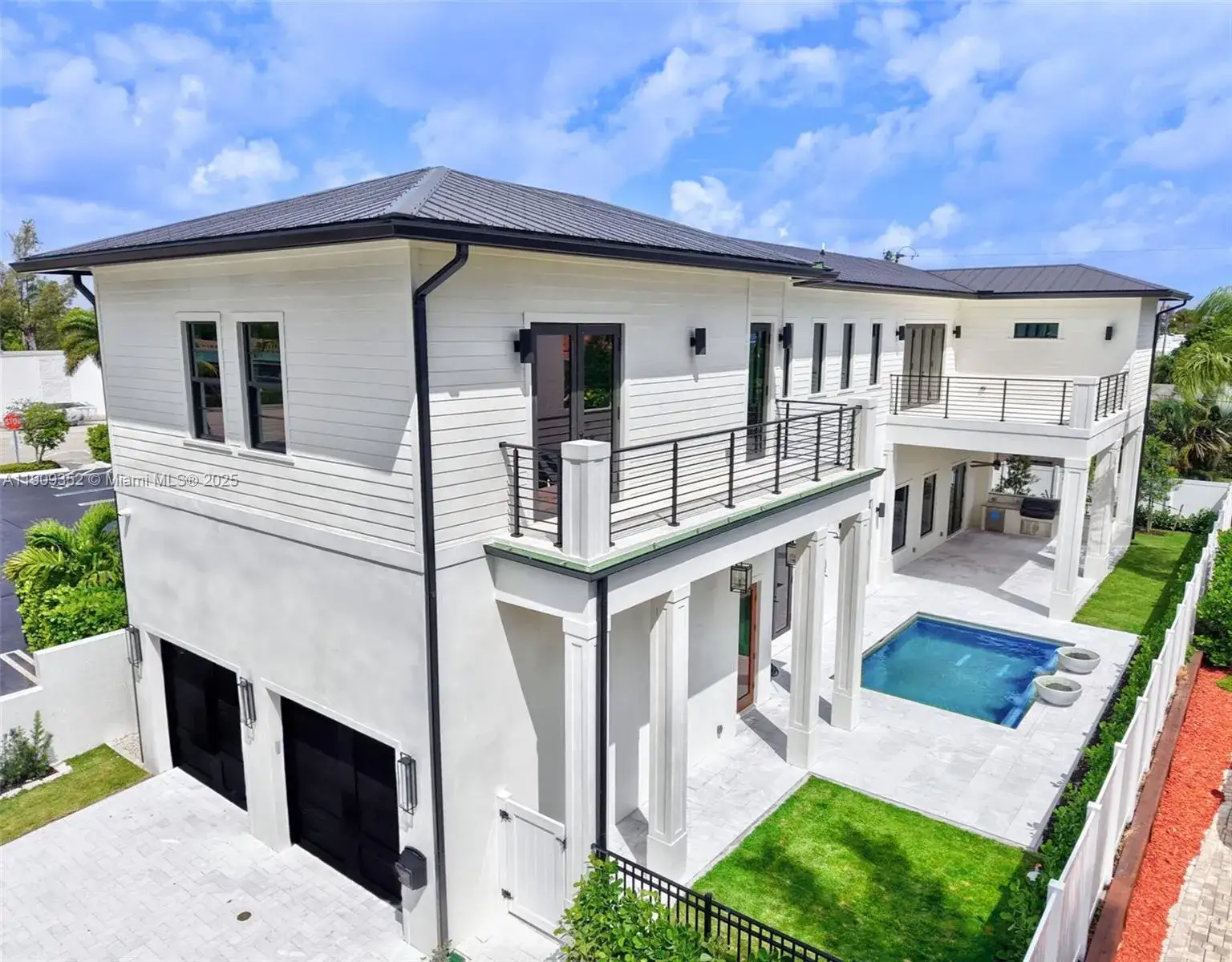 4 bedroom 3 bath Residential for sale at 371 E Lakewood Rd, West Palm Beach FL 33405