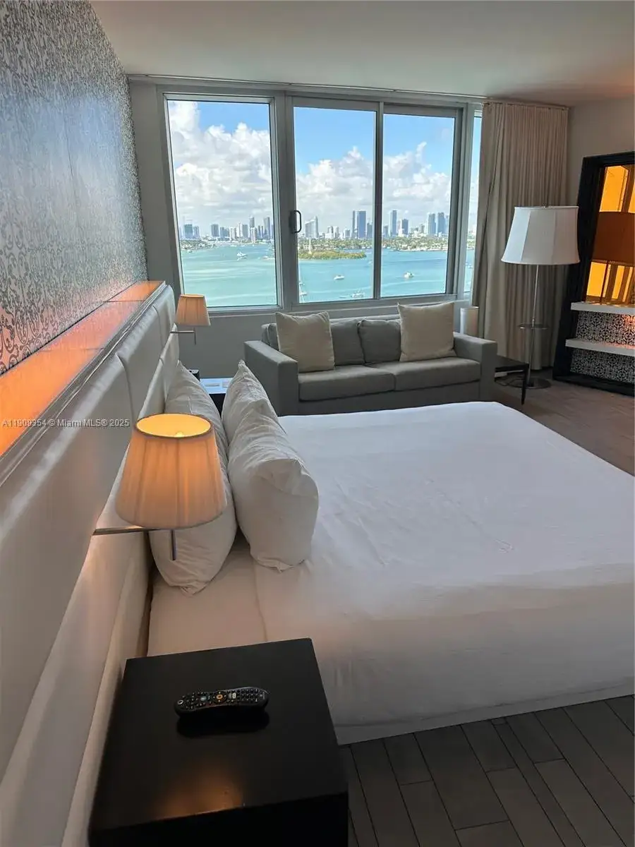 1 bedroom 1 bath Residential for sale at 1100 West Ave # 1206, Miami Beach FL 33139