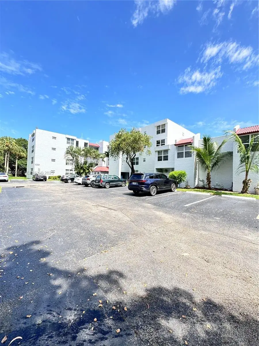 1 bedroom 1 bath Residential Lease for rent at 9441 Evergreen Pl # 206, Davie FL 33324