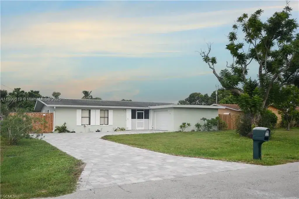 3 bedroom 2 bath Residential for sale at 2636 SE 18th Ave, Cape Coral FL 33904