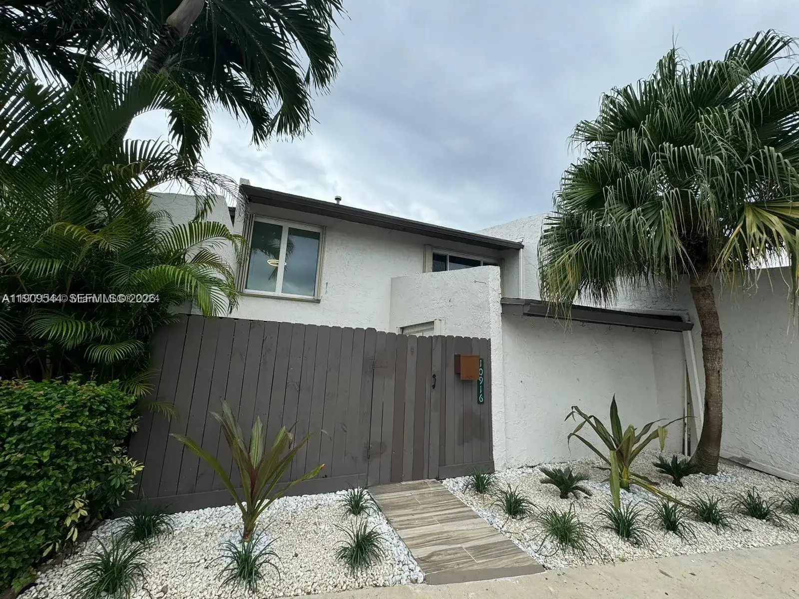 3 bedroom 2 bath Residential for sale at 10916 SW 70th Ter, Miami FL 33173