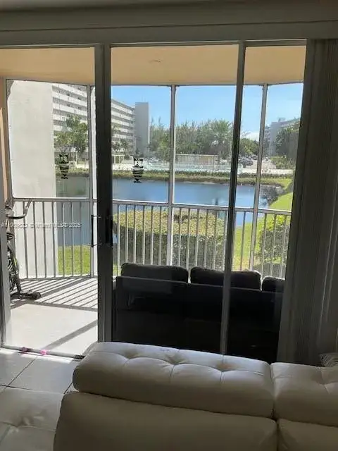 1 bedroom 1 bath Residential for sale at 1770 NE 191st St # 1, Miami FL 33179