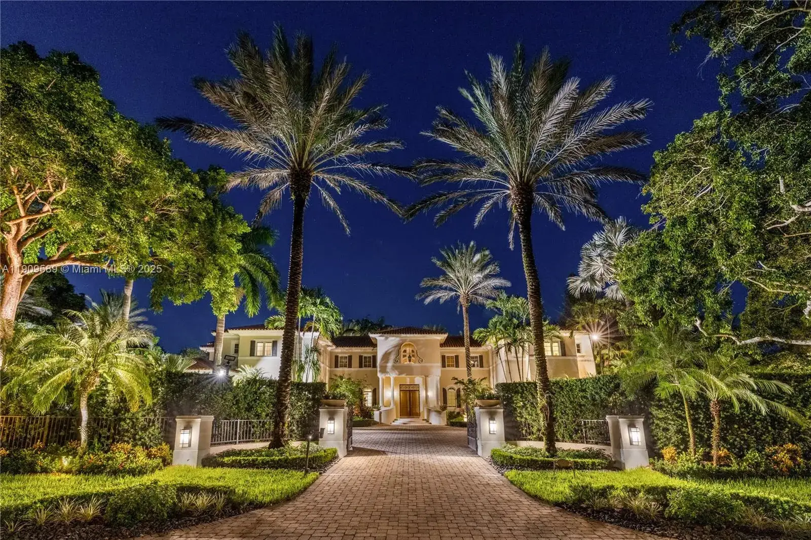 9 bedroom 8 bath Residential for sale at 5250 Snapper Creek Rd, Coral Gables FL 33156