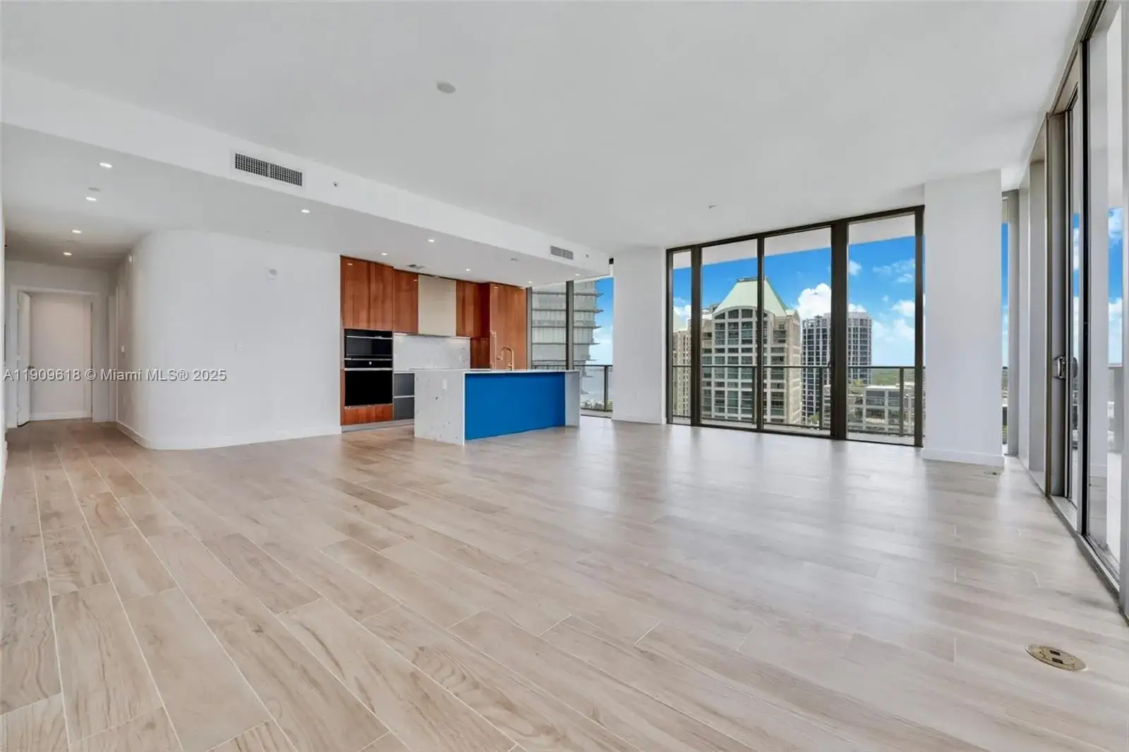 3 bedroom 3 bath Residential Lease for rent at 2678 Tigertail Ave # 1501, Miami FL 33133