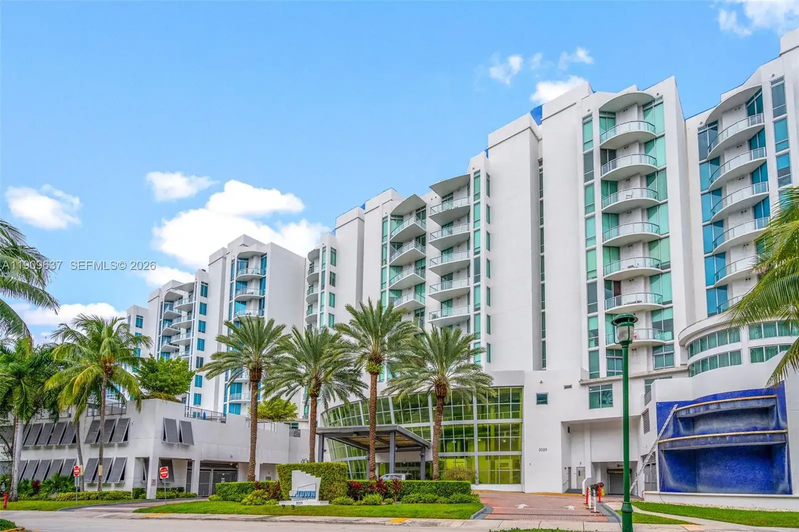 2 bedroom 2 bath Residential for sale at 3029 NE 188th St # 609, Aventura FL 33180