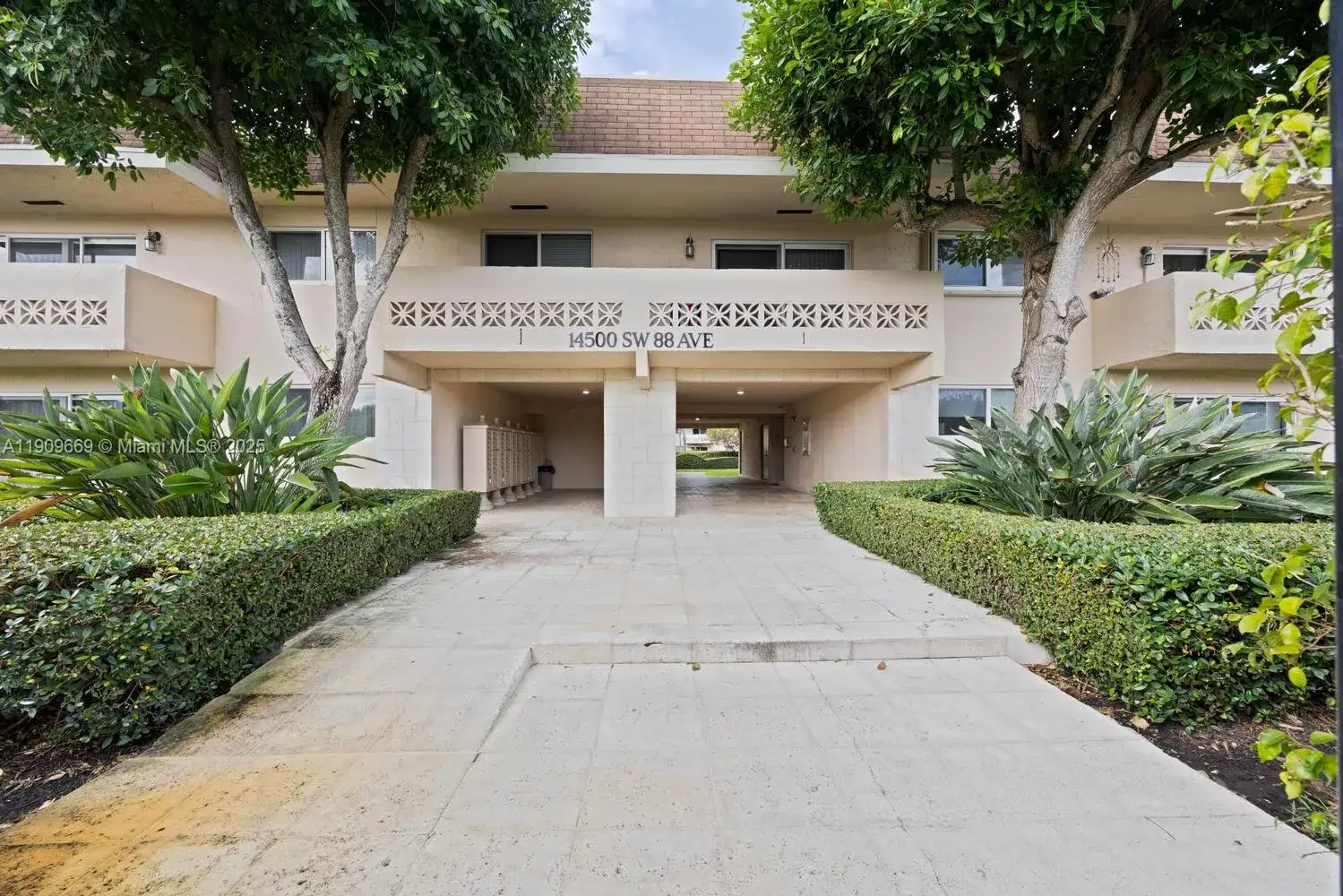 2 bedroom 2 bath Residential Lease for rent at 14500 SW 88th Ave # 104, Palmetto Bay FL 33176