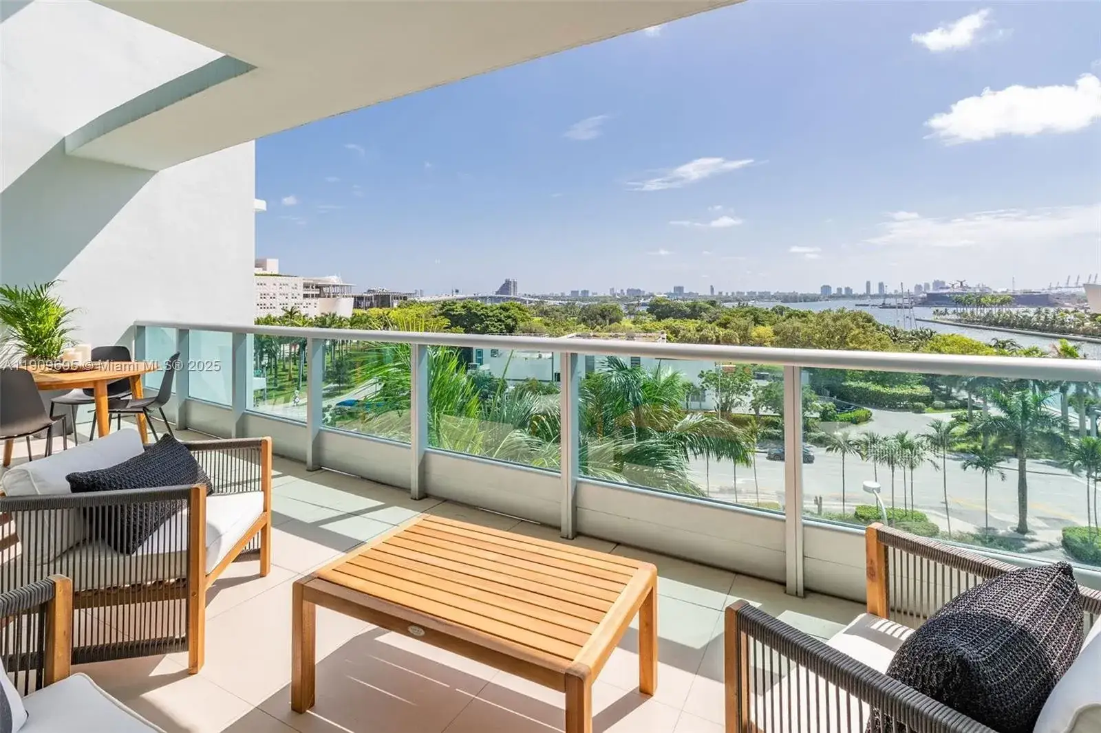 2 bedroom 2 bath Residential for sale at 900 Biscayne Blvd # 702, Miami FL 33132