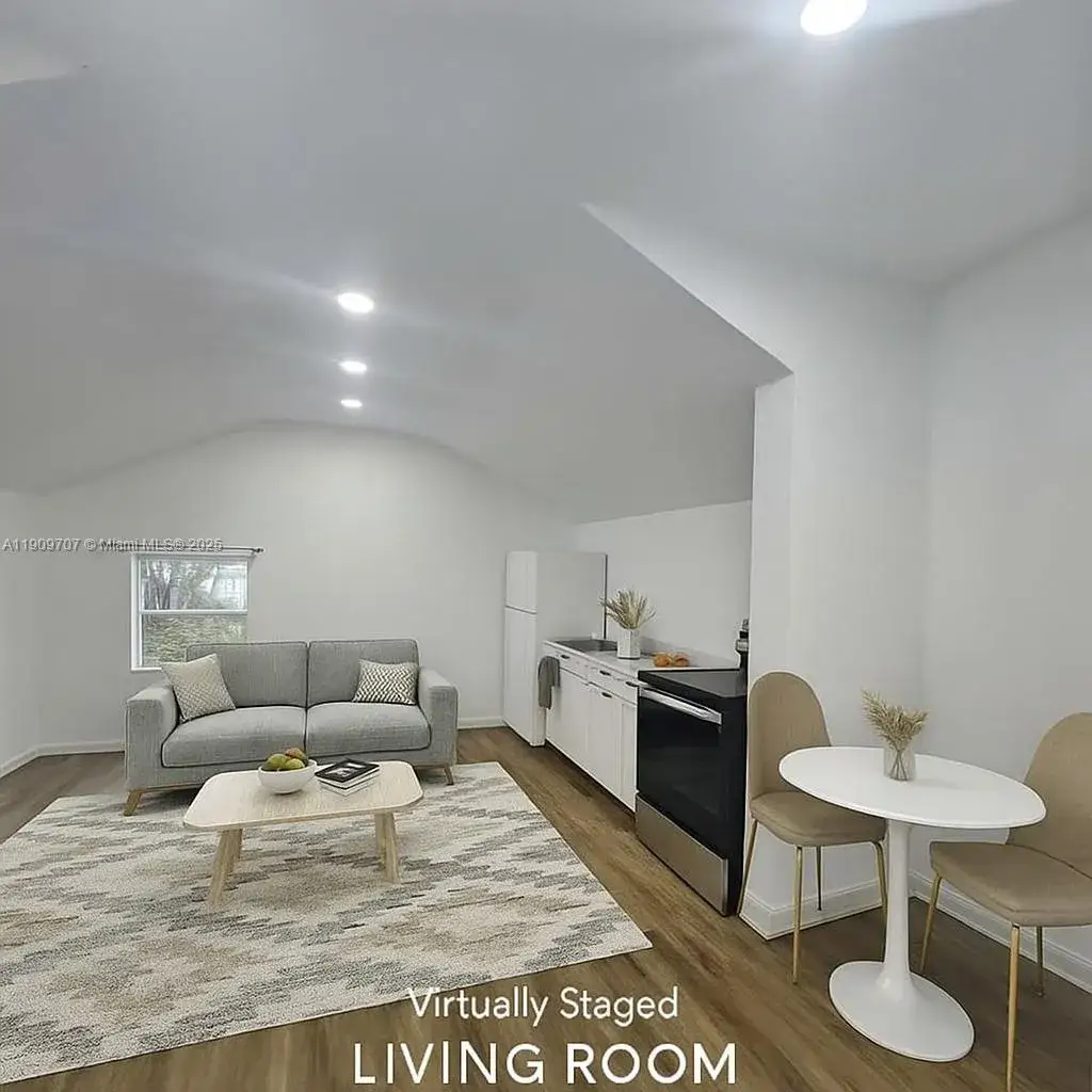 1 bedroom 1 bath Residential Lease for rent at 1008 N 18th Ct # 102, Hollywood FL 33020