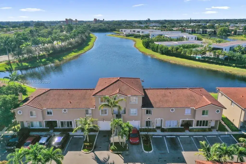 2 bedroom 2 bath Residential for sale at 174 Riviera Cir # 4, Weston FL 33326