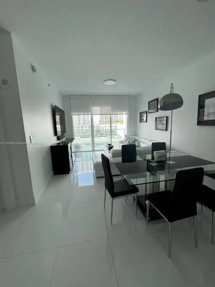 1 bedroom 1 bath Residential Lease for rent at 31 SE 5th St # 1003, Miami FL 33131