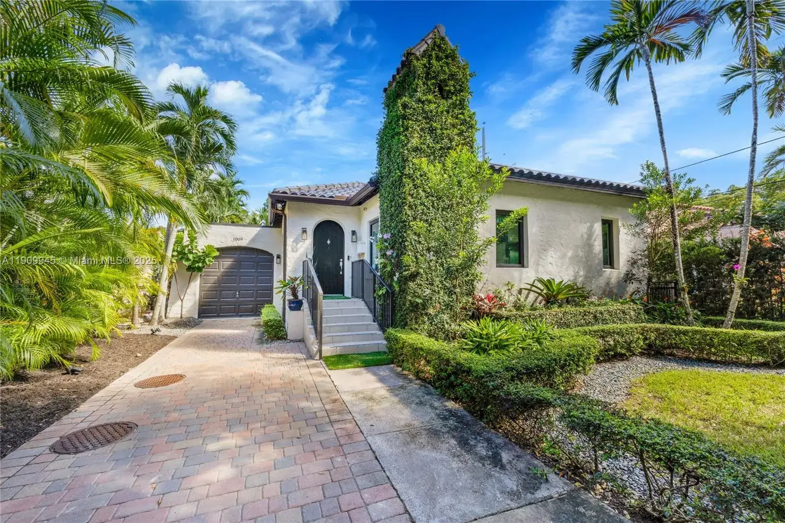 2 bedroom 2 bath Residential for sale at 1009 Genoa St, Coral Gables FL 33134