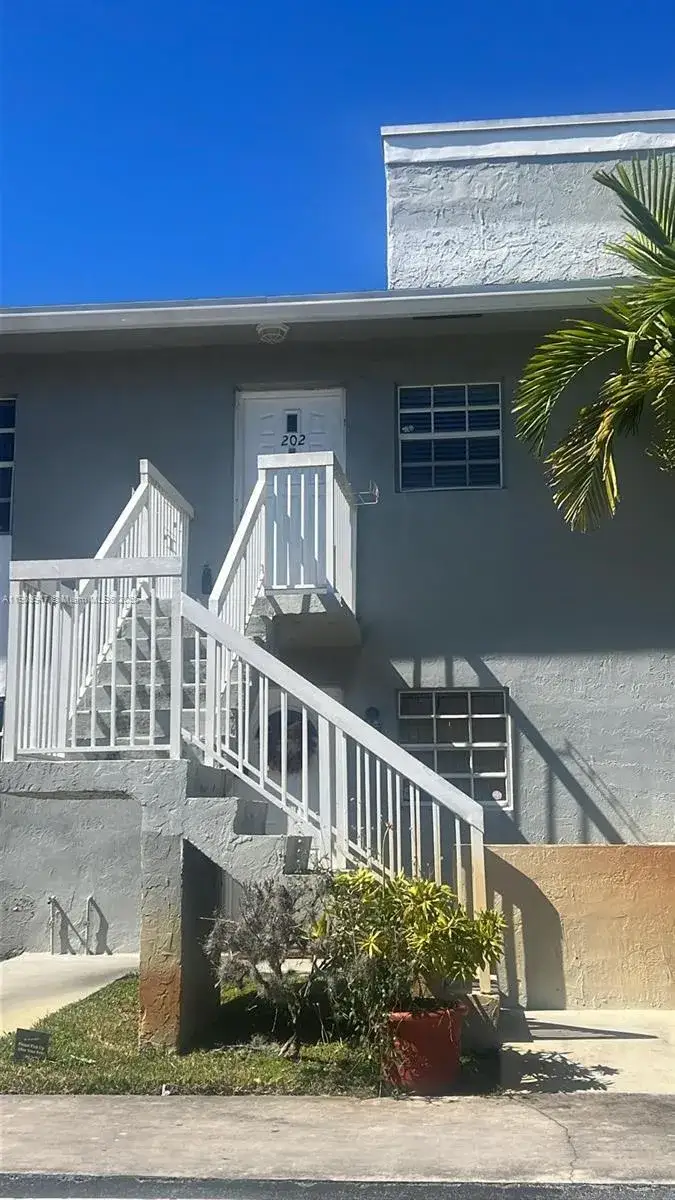 2 bedroom 2 bath Residential for sale at 438 NE 210th Cir Ter # 4B, Miami FL 33179