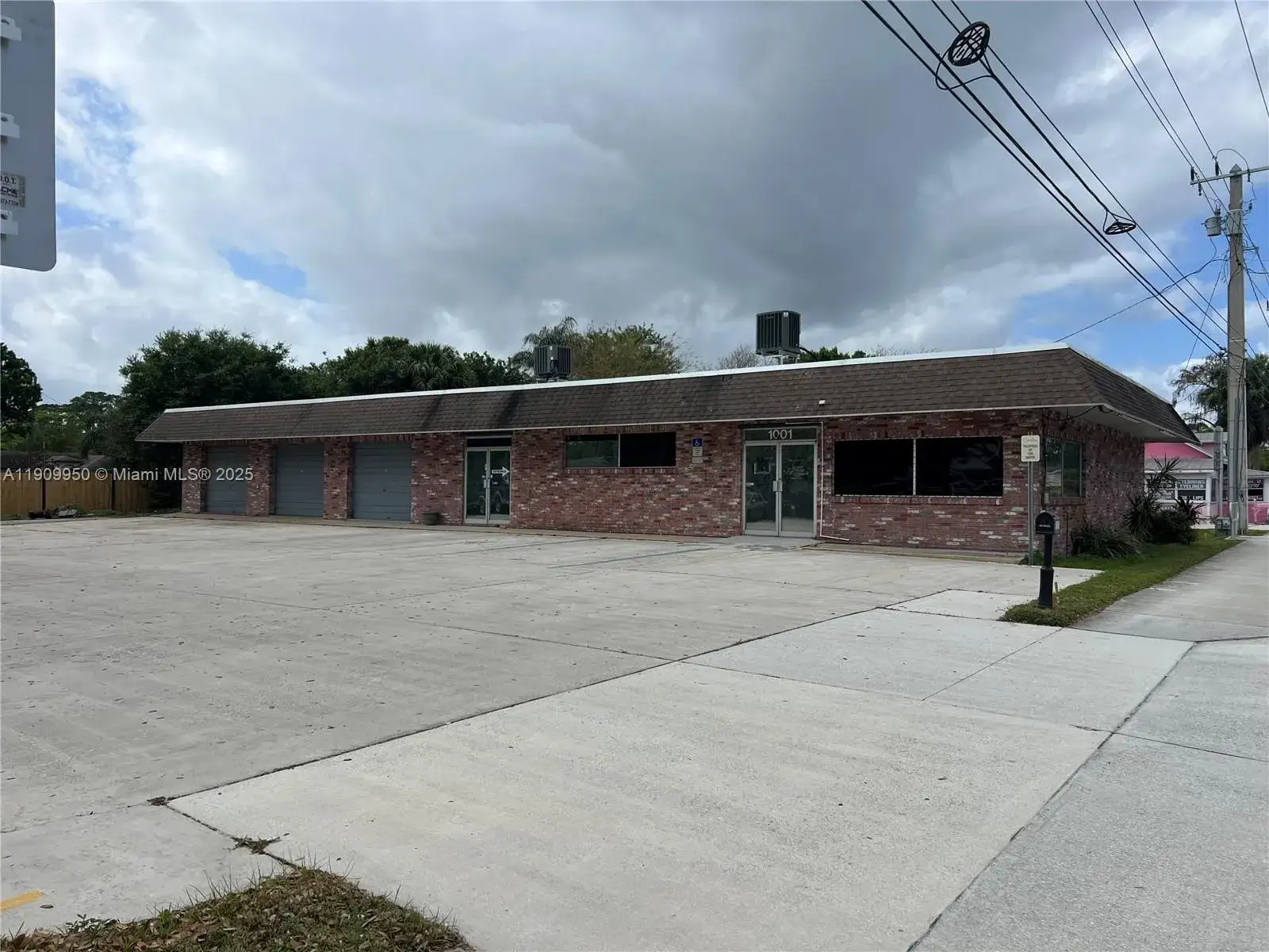 Commercial Sale for sale at 1001 W Midway Rd, Fort Pierce FL 34982