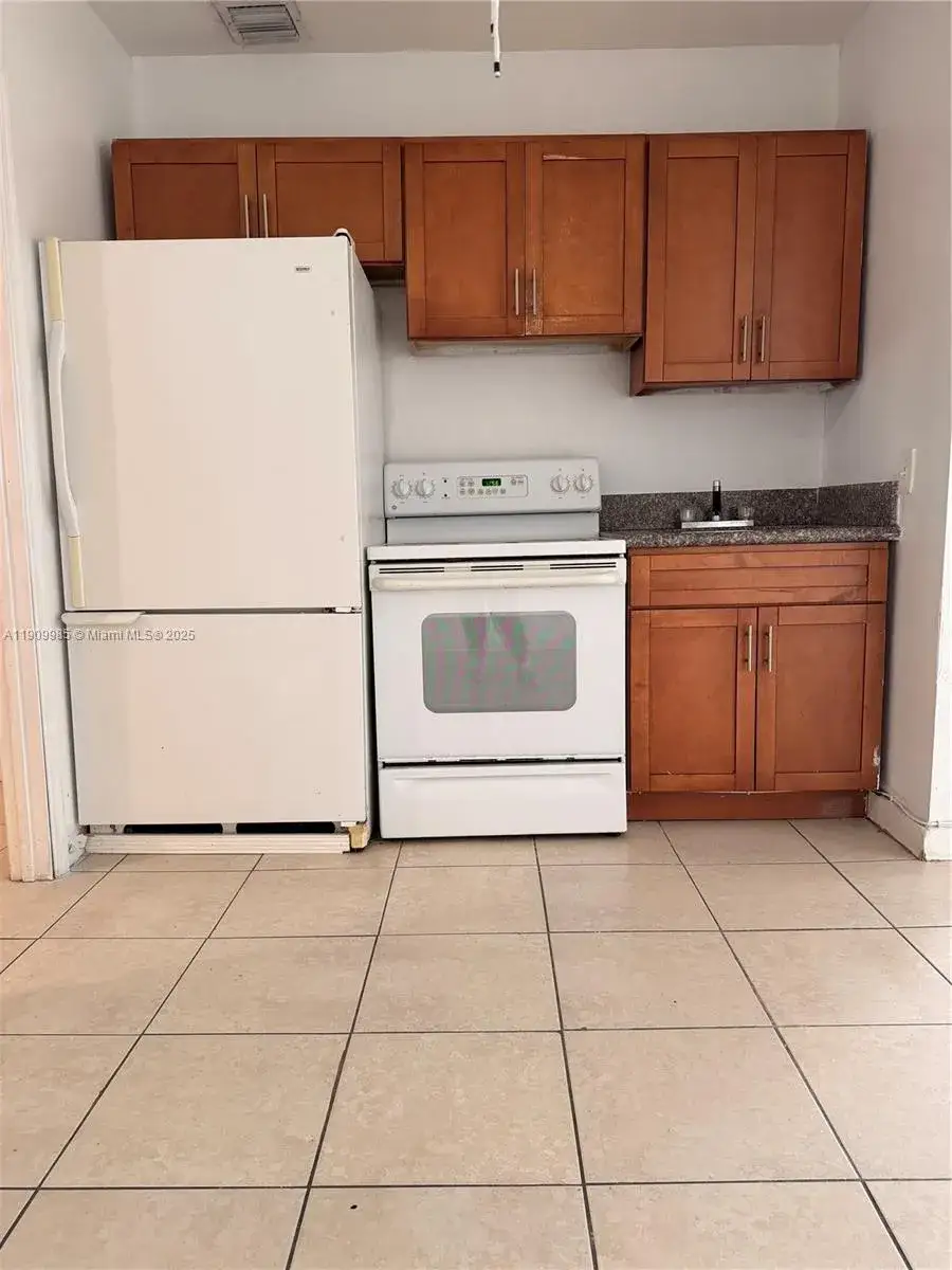 1 bedroom 1 bath Residential Lease for rent at 2412 NW 34th St # 3, Miami FL 33142