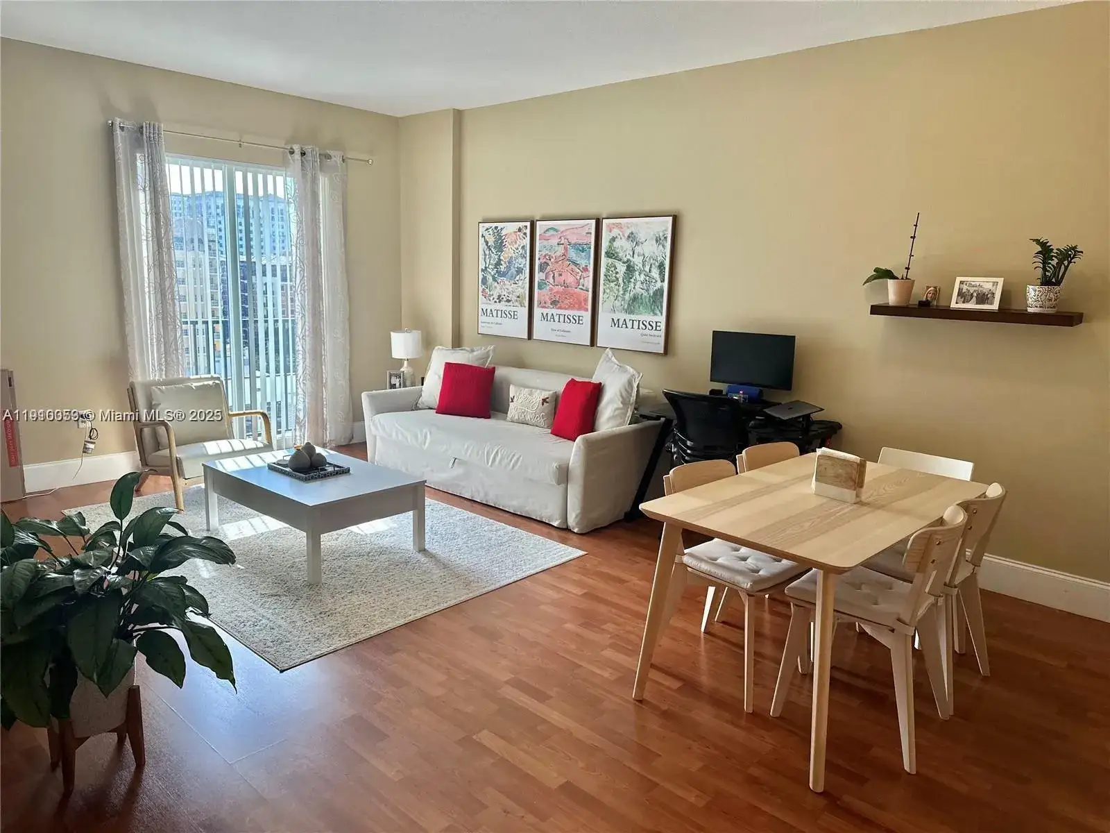 1 bedroom 1 bath Residential for sale at 10 Aragon Ave # 818, Coral Gables FL 33134